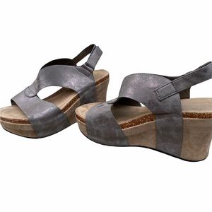 Pierre Dumas Women's Hester-6 Wedge Sandal Size 8 Bronze
